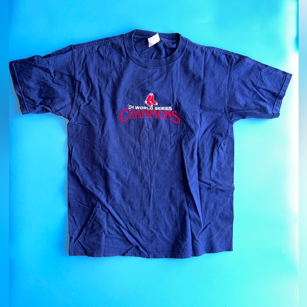 Boston Red Sox 2004 World Series Champions Size L Navy color Graphic T-Shirt